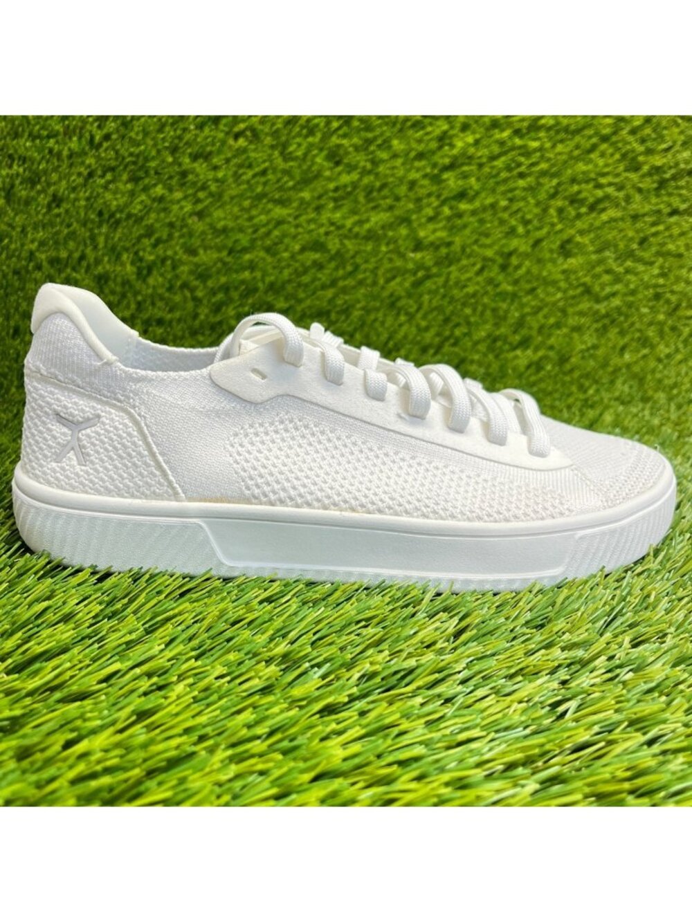 Flux Adapt Trainer White Womens Size 8.5 Mens Size 7 Athletic Shoes Sneakers